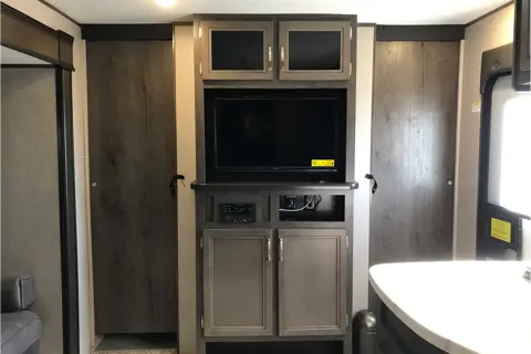 ouRVrentals2 (1 slideout and outdoor kitchen)