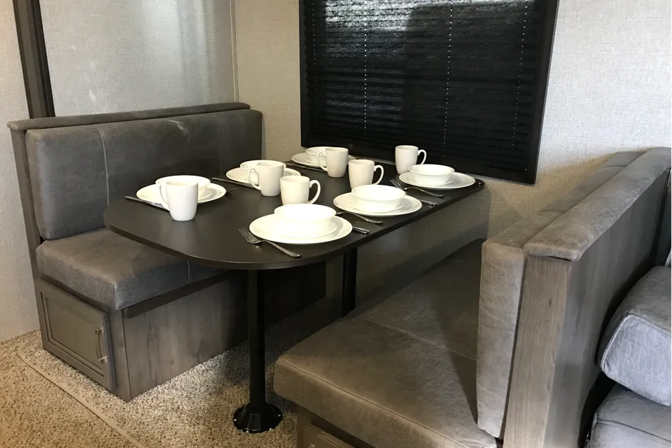 ouRVrentals2 (1 slideout and outdoor kitchen)