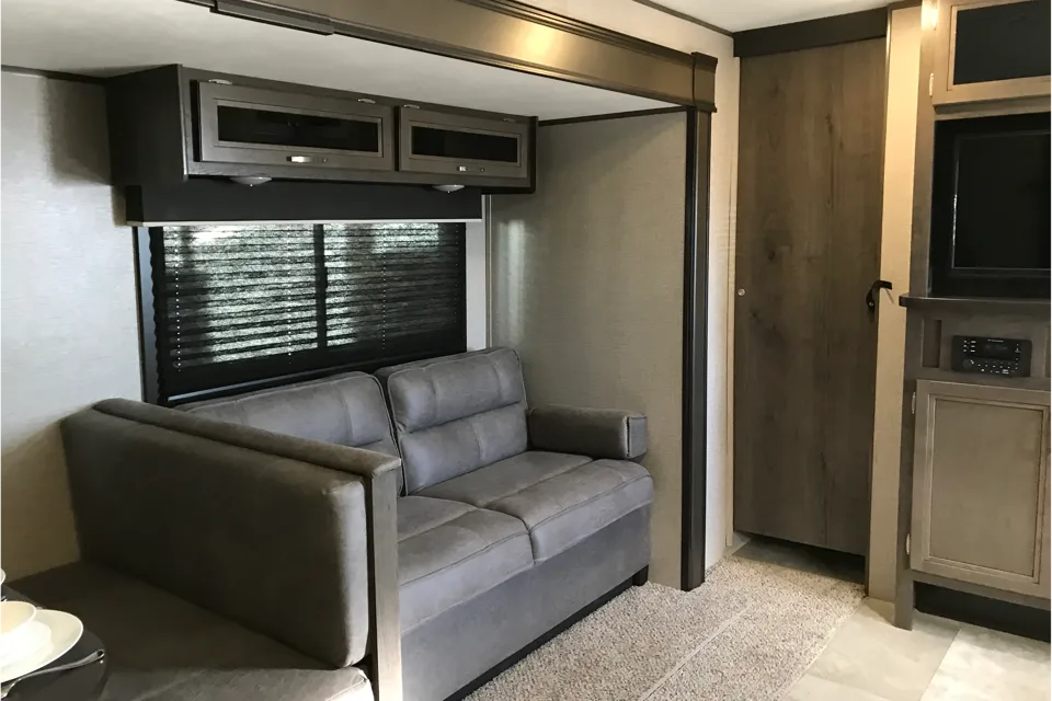 ouRVrentals2 (1 slideout and outdoor kitchen)