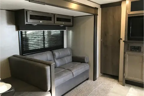 ouRVrentals2 (1 slideout and outdoor kitchen)