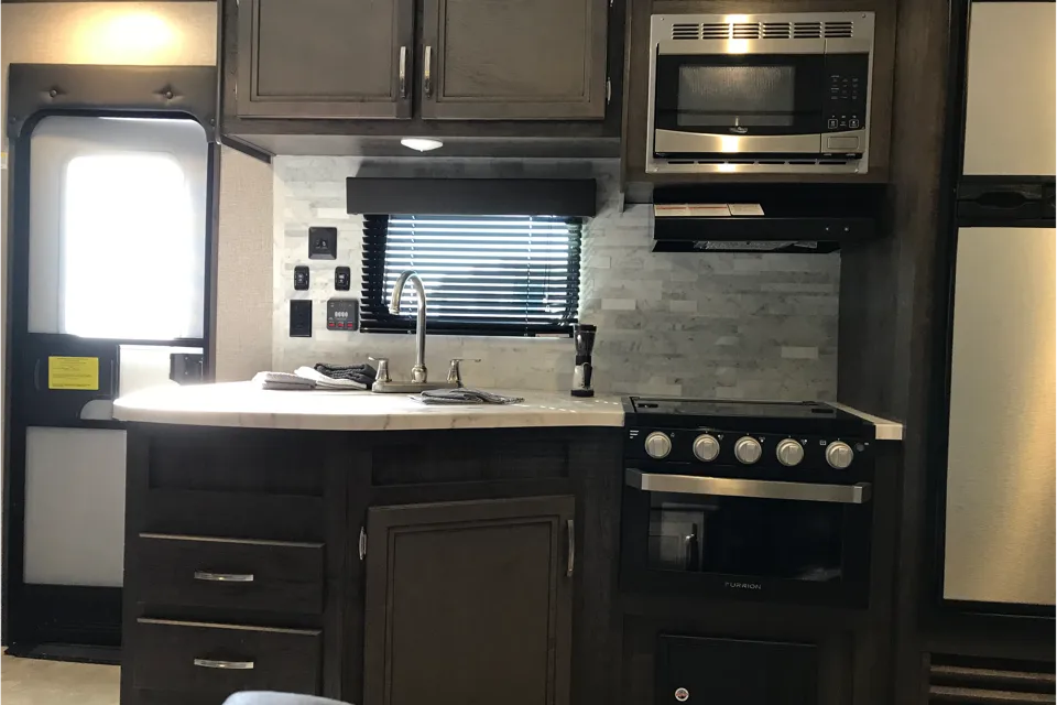 ouRVrentals2 (1 slideout and outdoor kitchen)