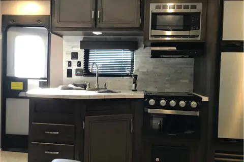 ouRVrentals2 (1 slideout and outdoor kitchen)