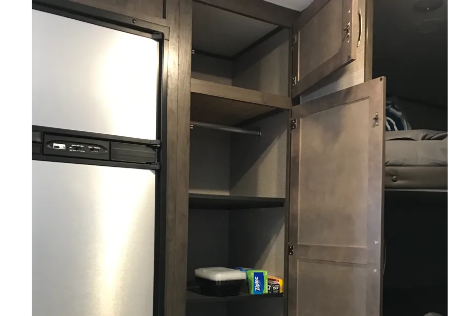 ouRVrentals2 (1 slideout and outdoor kitchen)