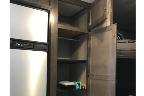 ouRVrentals2 (1 slideout and outdoor kitchen)