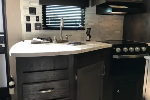 ouRVrentals2 (1 slideout and outdoor kitchen)