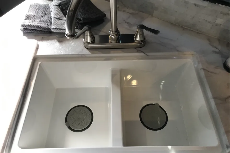 ouRVrentals2 (1 slideout and outdoor kitchen)