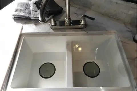 ouRVrentals2 (1 slideout and outdoor kitchen)