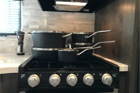 ouRVrentals2 (1 slideout and outdoor kitchen)