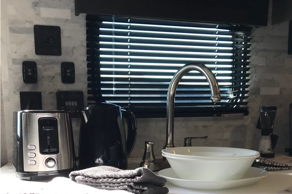 ouRVrentals2 (1 slideout and outdoor kitchen)