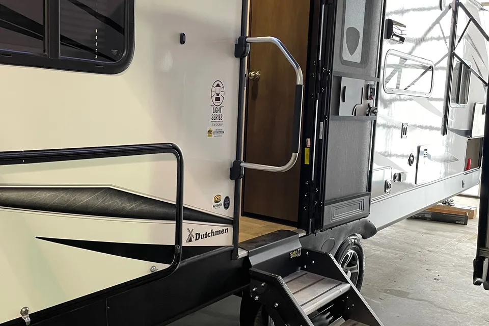 2022 Coleman 25Bhs Travel Trailer