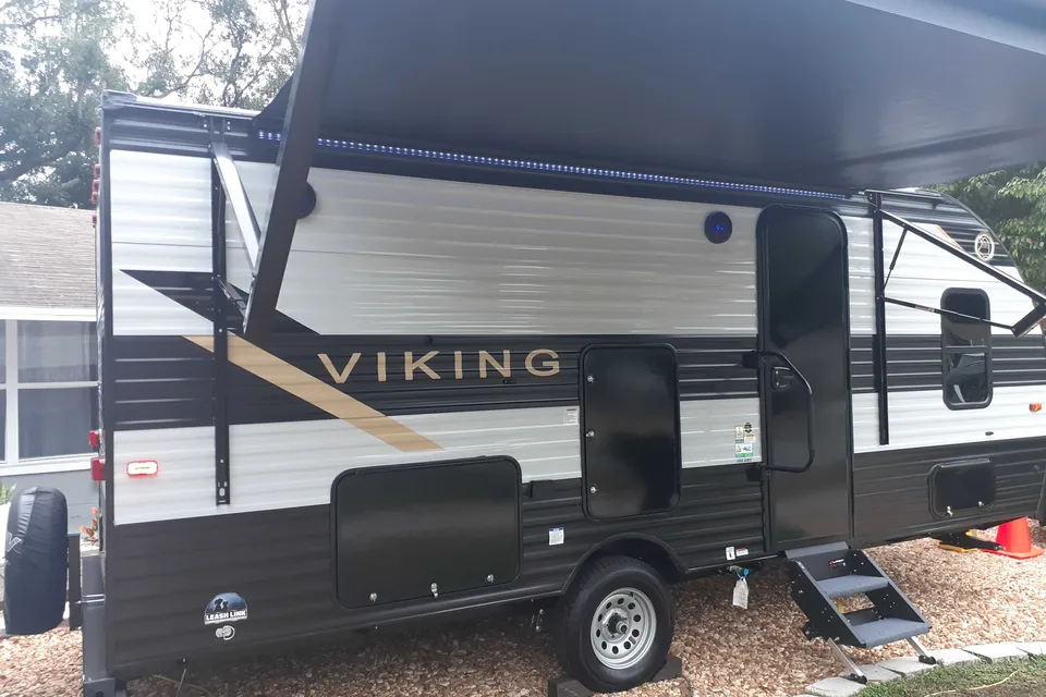 JOSEPH's  2298053726 Coachmen Viking  Travel Trailer