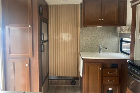 ERIC's Forest BEAUTY River Forester 3171DSF Class C