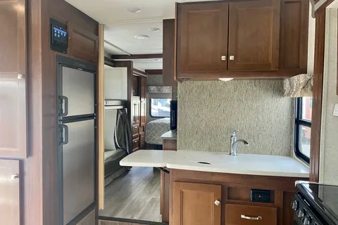 ERIC's Forest BEAUTY River Forester 3171DSF Class C
