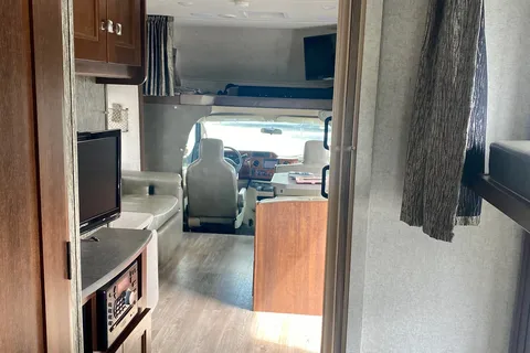 ERIC's Forest BEAUTY River Forester 3171DSF Class C