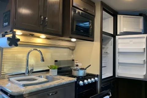 RV Trippin - "Eleanor" - Thor Freedom Elite