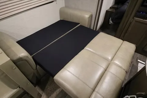 2018 KEYSTONE BULLET ULTRALITE 272BHS