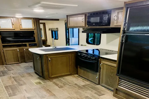 2018 KEYSTONE BULLET ULTRALITE 272BHS