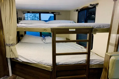 2018 KEYSTONE BULLET ULTRALITE 272BHS