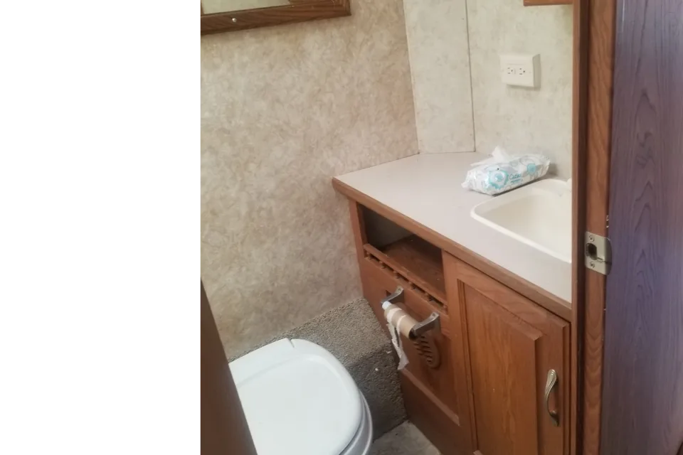 Class C Thor with bike/motorcycle stand  24 feet +option to rent motorcycle -sleeps up to 6