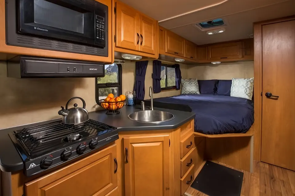MAJESTIC TOURISTER MOTORHOME - CLASS C SLEEPS 4 - LOCATED AT CALGARY