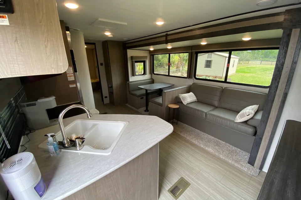“Hideout” Keystone 318BR Bunk House (BRAND NEW)