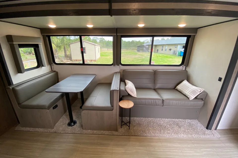 “Hideout” Keystone 318BR Bunk House (BRAND NEW)