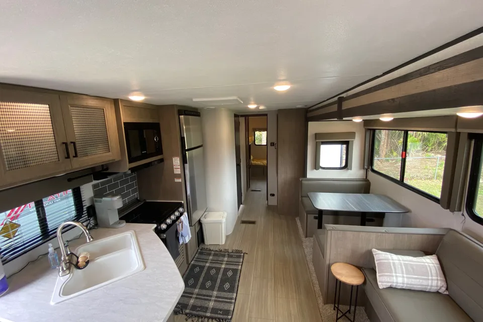“Hideout” Keystone 318BR Bunk House (BRAND NEW)