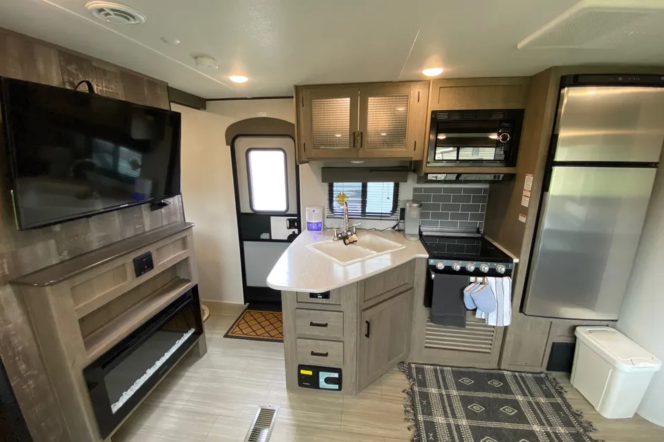 “Hideout” Keystone 318BR Bunk House (BRAND NEW)