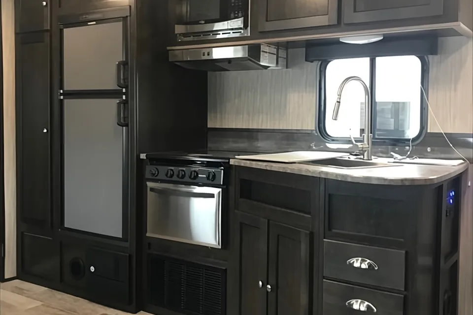 2019 HEARTLAND SUNDANCE XLT WITH TWO SEPARATE BEDROOMS!!
