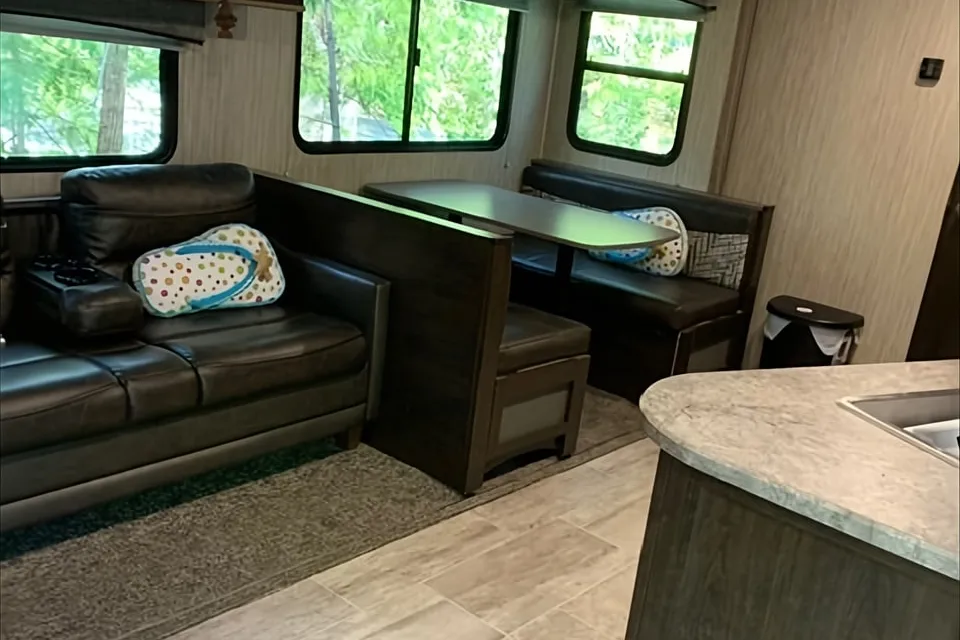 2019 HEARTLAND SUNDANCE XLT WITH TWO SEPARATE BEDROOMS!!