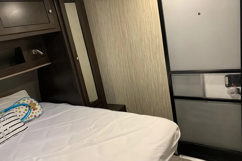 2019 HEARTLAND SUNDANCE XLT WITH TWO SEPARATE BEDROOMS!!