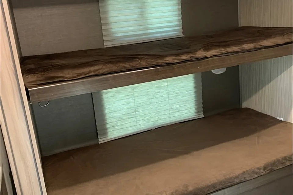 2019 HEARTLAND SUNDANCE XLT WITH TWO SEPARATE BEDROOMS!!