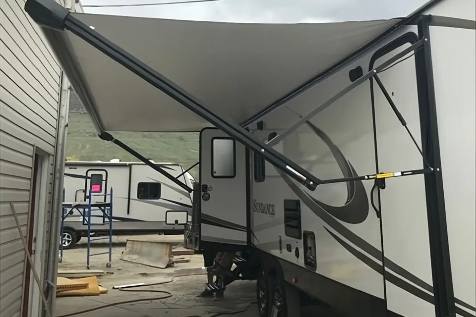 2019 HEARTLAND SUNDANCE XLT WITH TWO SEPARATE BEDROOMS!!