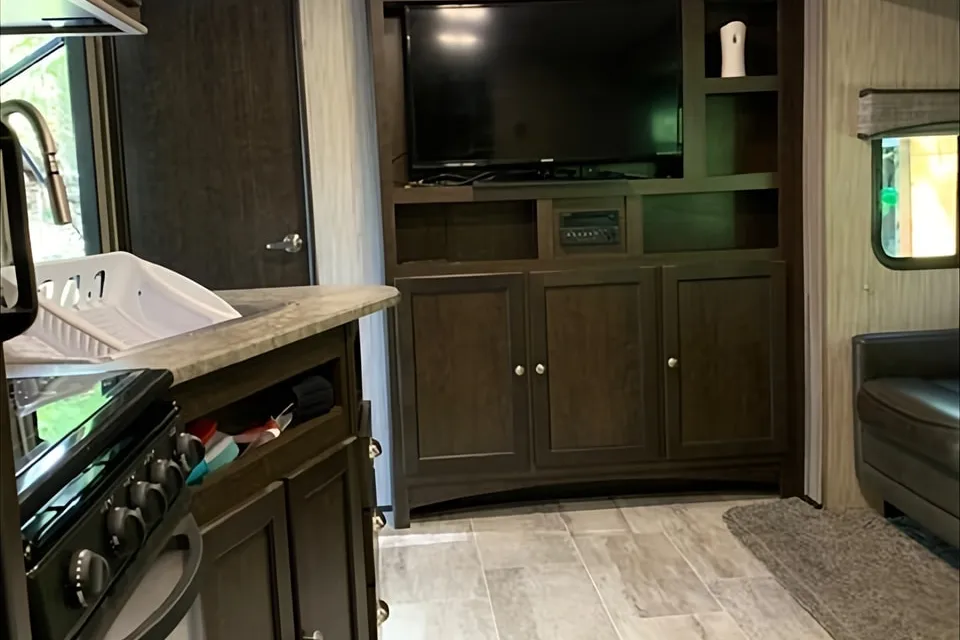 2019 HEARTLAND SUNDANCE XLT WITH TWO SEPARATE BEDROOMS!!