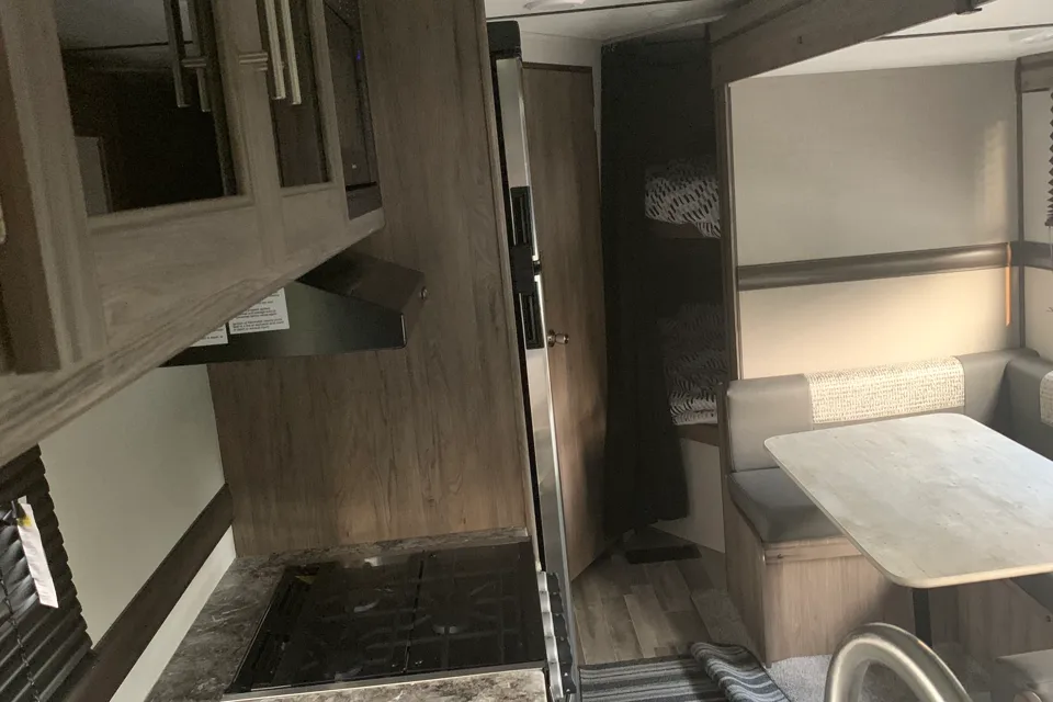 Richard's 270 zinger Lite by Crossroads 270 zinger Lite Travel Trailer