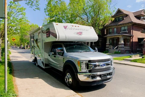 That Parkdale RV | Family-Friendly, Downtown TO, 6 Seats & Beds
