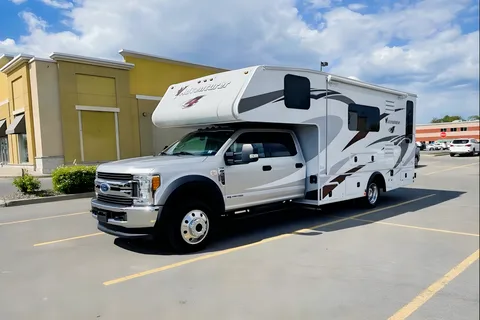 That Parkdale RV | Family-Friendly, Downtown TO, 6 Seats & Beds