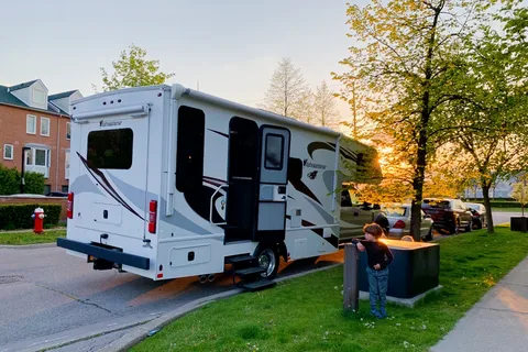That Parkdale RV | Family-Friendly, Downtown TO, 6 Seats & Beds