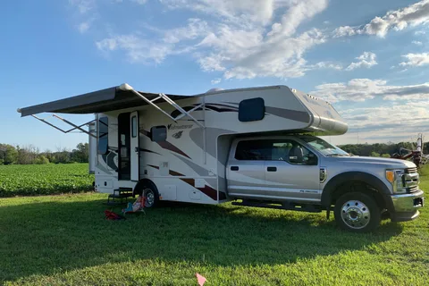 That Parkdale RV | Family-Friendly, Downtown TO, 6 Seats & Beds
