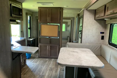 That Parkdale RV | Family-Friendly, Downtown TO, 6 Seats & Beds
