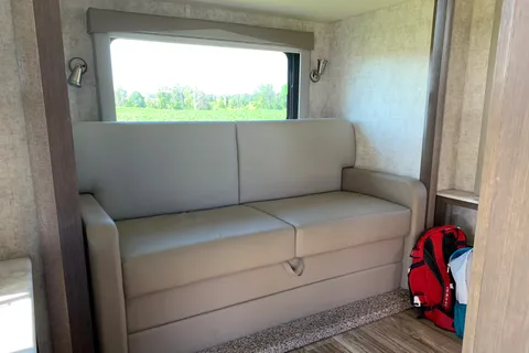 That Parkdale RV | Family-Friendly, Downtown TO, 6 Seats & Beds