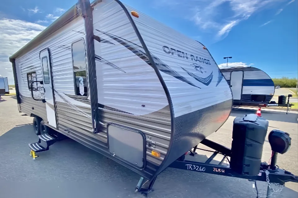 Ranger 1 - Clean and modern - separate Queen bedroom!