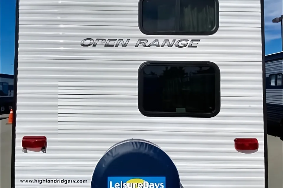 Ranger 1 - Clean and modern - separate Queen bedroom!