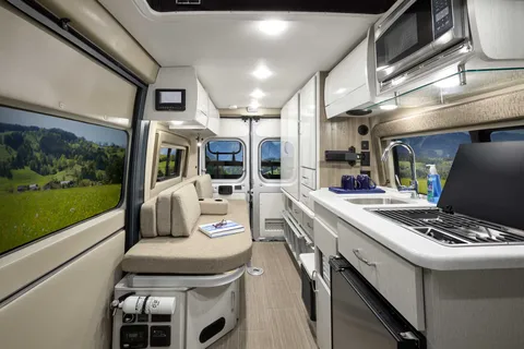 2022 Thor RIZE 18T 4 seats, 4 sleeps