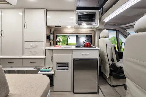 2022 Thor RIZE 18T 4 seats, 4 sleeps