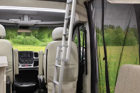 2022 Thor RIZE 18T 4 seats, 4 sleeps