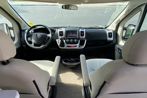 2022 Thor RIZE 18T 4 seats, 4 sleeps