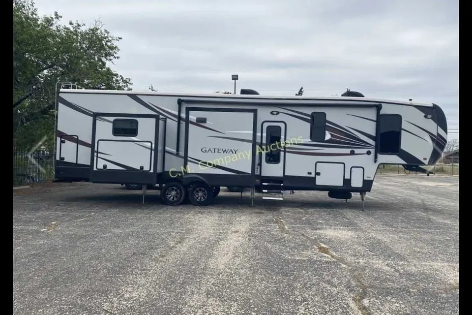 Robert's Heartland Gateway 3800RLB 5th Wheel