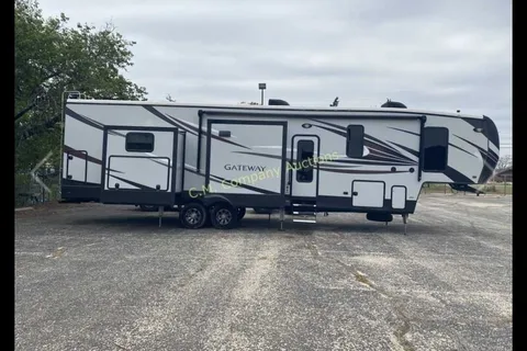 Robert's Heartland Gateway 3800RLB 5th Wheel