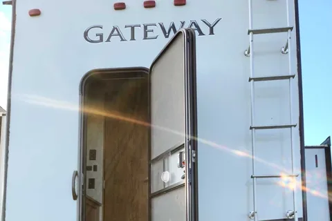 Robert's Heartland Gateway 3800RLB 5th Wheel